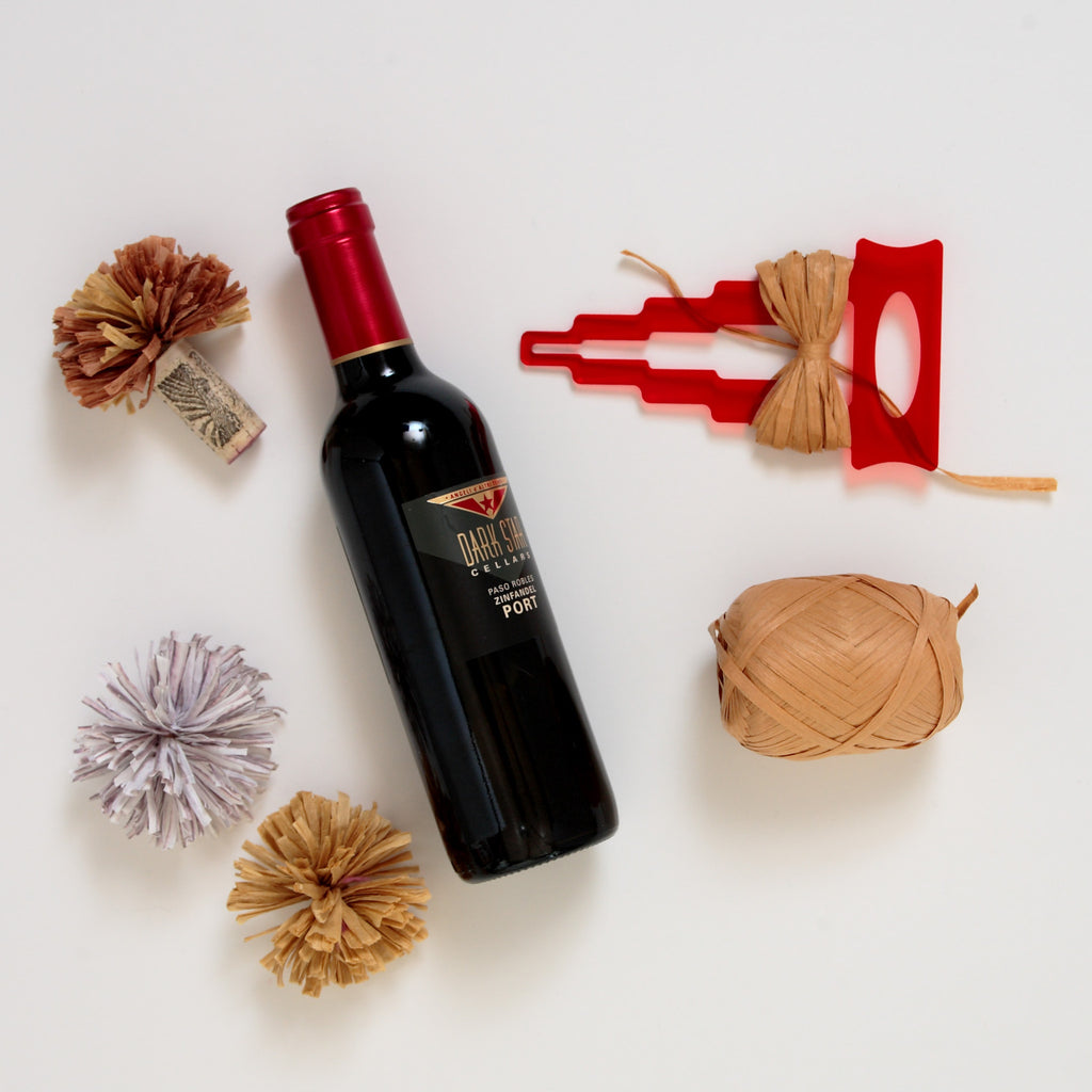 DIY Pom-Pom Wine Corks with Raffia